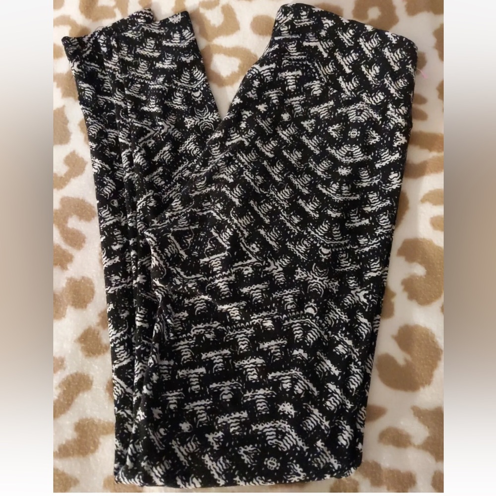 LuLaRoe Leggings  OS  BLACK CREAM - OFF WHITE
